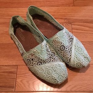 Toms mint green crochet flats